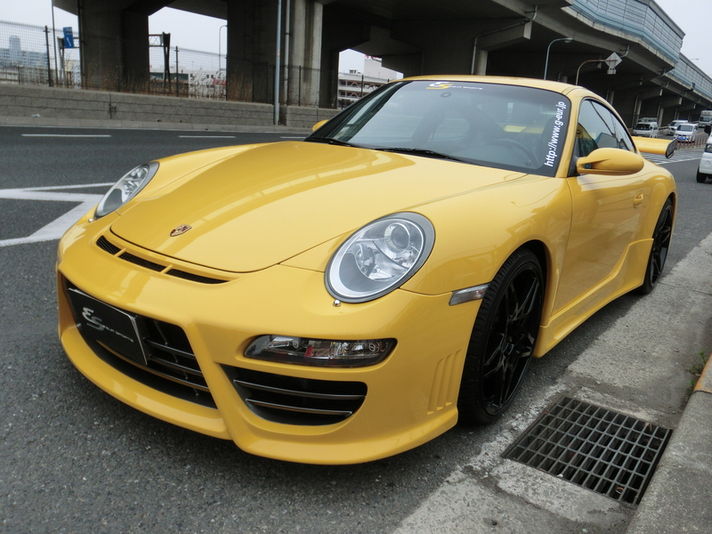 MINI GT 1/64 ポルシェ 911 カレラ RS 2.7 ブラック/レッド