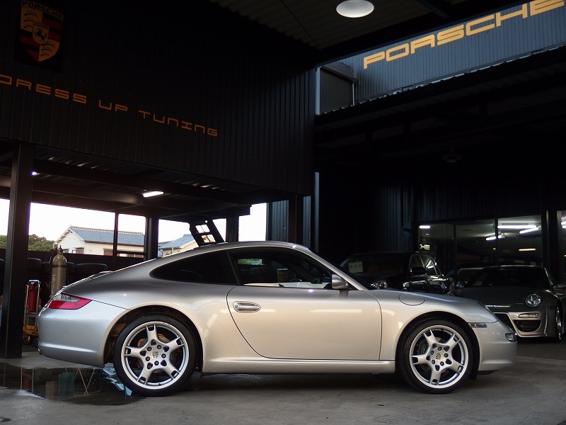 ポルシェ 911(Type997) カレラ ディーラー車 右ハンドル 中古車