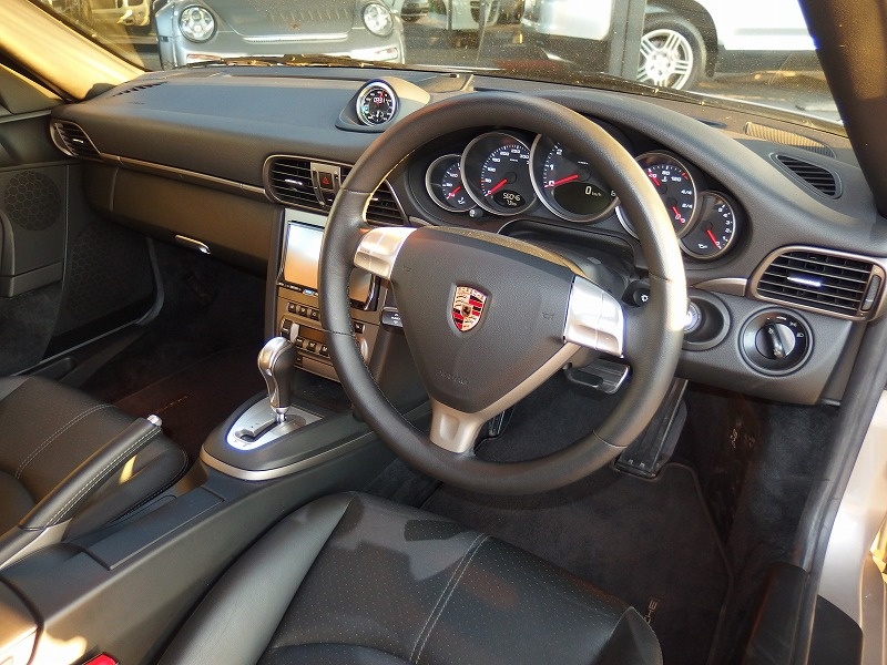 ポルシェ 911(Type997) カレラ ディーラー車 右ハンドル 中古車
