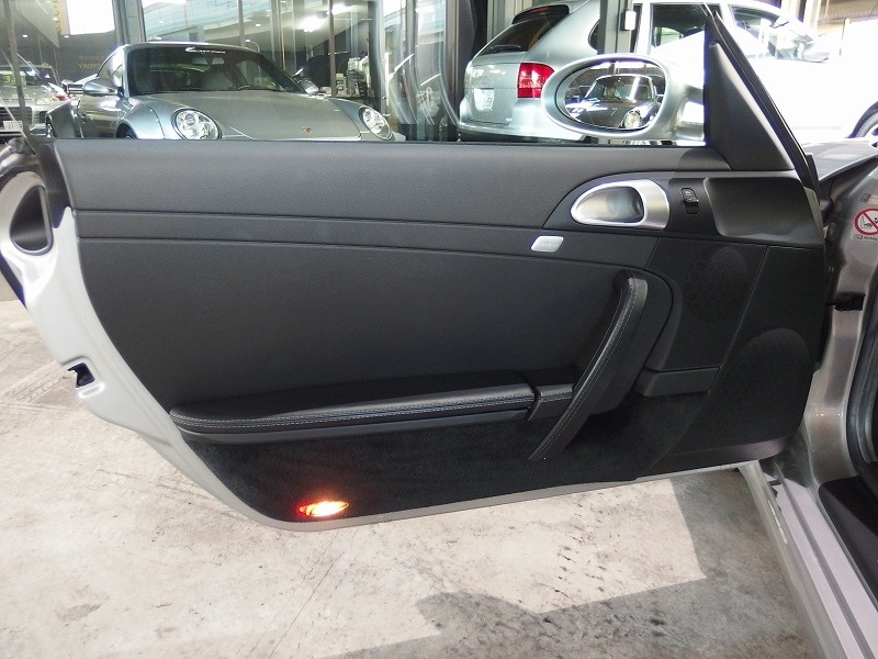 ポルシェ 911(Type997) カレラ ディーラー車 右ハンドル 中古車