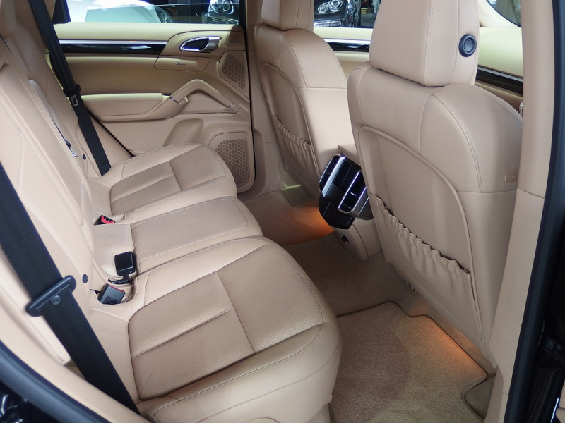 ポルシェ カイエン V6 右ハンドル 正規ディーラー車 ワンオーナー ベージュレザー 18インチアルミホイール 中古車