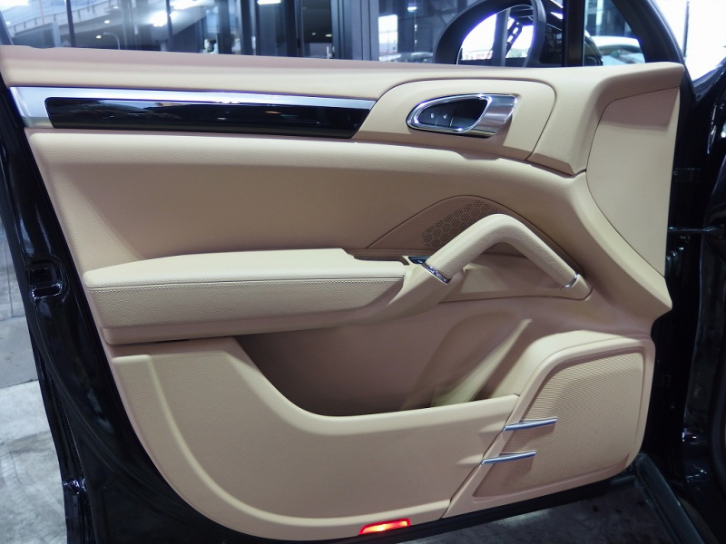 ポルシェ カイエン V6 右ハンドル 正規ディーラー車 ワンオーナー ベージュレザー 18インチアルミホイール 中古車