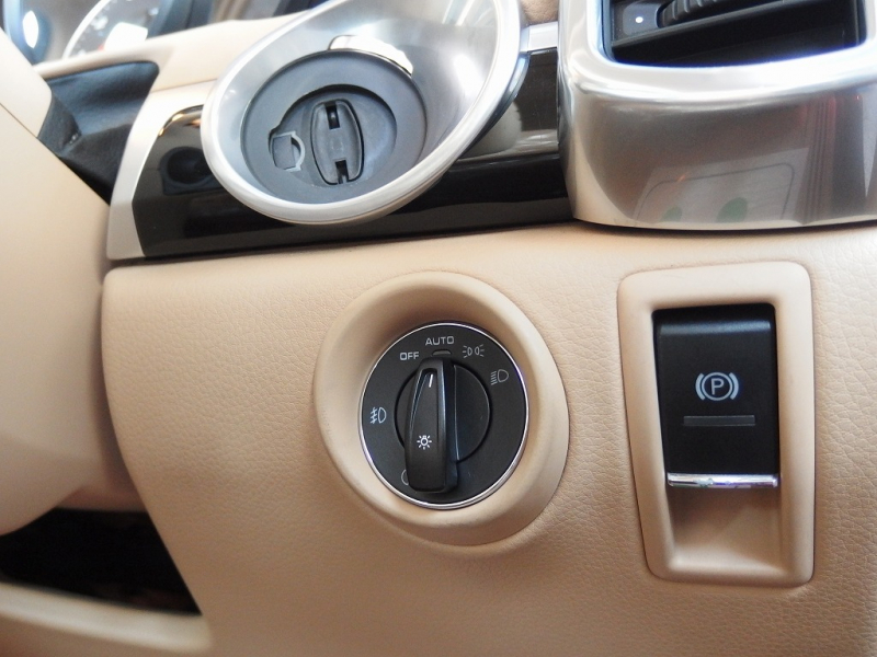 ポルシェ カイエン V6 右ハンドル 正規ディーラー車 ワンオーナー ベージュレザー 18インチアルミホイール 中古車