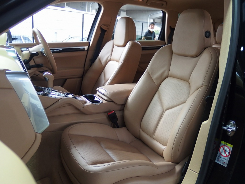 ポルシェ カイエン V6 右ハンドル 正規ディーラー車 ワンオーナー ベージュレザー 18インチアルミホイール 中古車