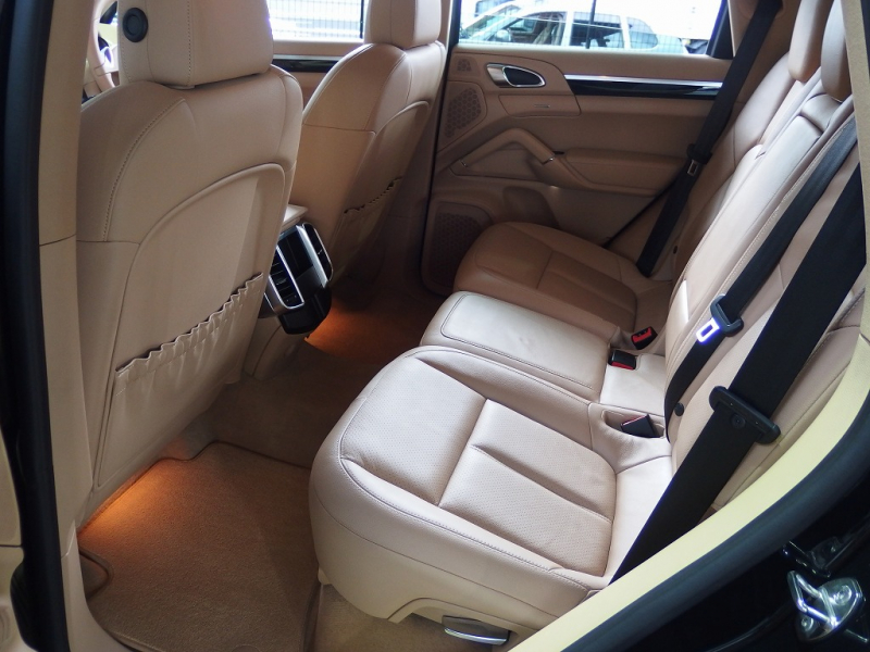 ポルシェ カイエン V6 右ハンドル 正規ディーラー車 ワンオーナー ベージュレザー 18インチアルミホイール 中古車