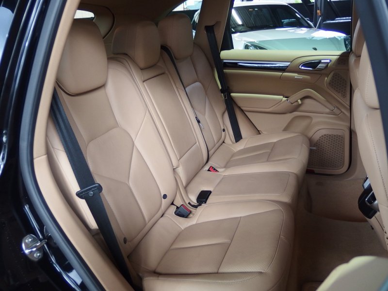 ポルシェ カイエン V6 右ハンドル 正規ディーラー車 ワンオーナー ベージュレザー 18インチアルミホイール 中古車