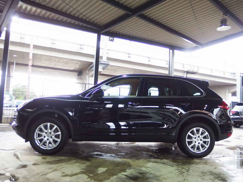 ポルシェ カイエン V6 右ハンドル 正規ディーラー車 ワンオーナー ベージュレザー 18インチアルミホイール 中古車