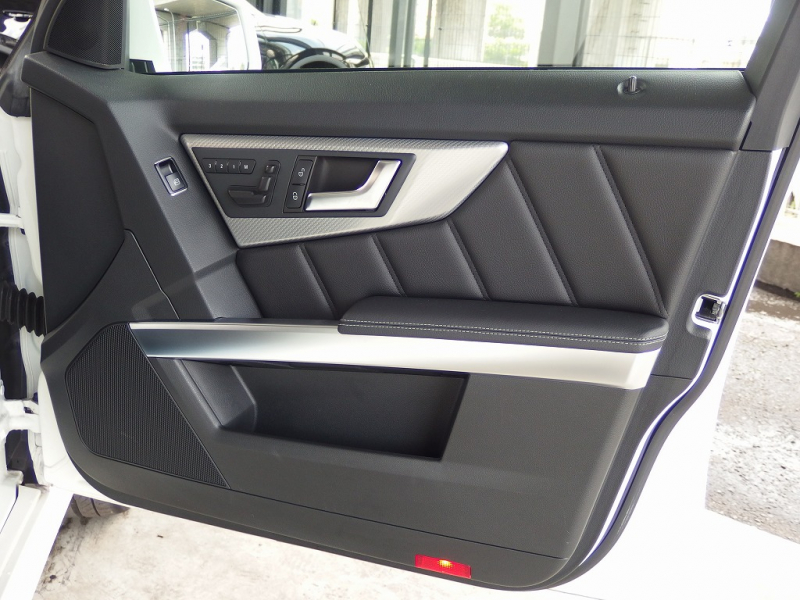 メルセデスベンツ&nbsp;GLKクラス&nbsp;350 4MATIC 正規ディーラー車 左ハンドル AMGスポーツPKG パナメリカーナグリル ロリンザー21インチアルミ&nbsp;中古車