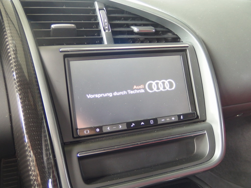 アウディ&nbsp;R8&nbsp;V10 5.2 FSI クワトロ 正規ディーラー車 左ハンドル パワークラフトマフラー 19in アルミ カーボンサイドブレード  カーボンエンジンカバー&nbsp;中古車