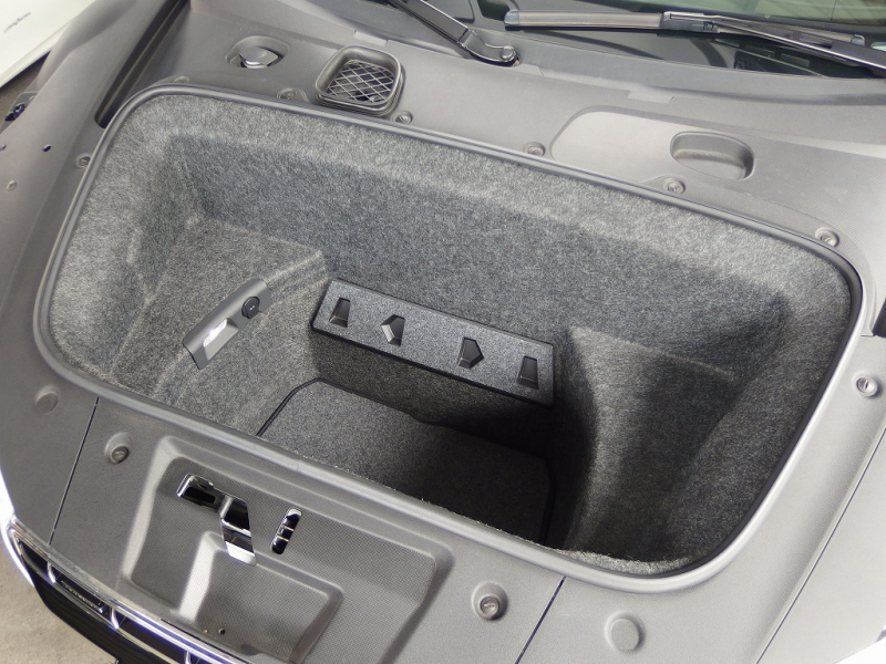 アウディ&nbsp;R8&nbsp;V10 5.2 FSI クワトロ 正規ディーラー車 左ハンドル パワークラフトマフラー 19in アルミ カーボンサイドブレード  カーボンエンジンカバー&nbsp;中古車