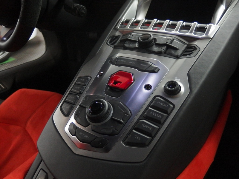 ランボルギーニ アヴェンタドール LP700-4 中古車