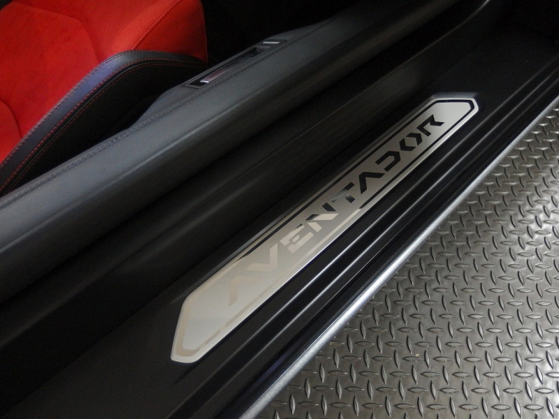 ランボルギーニ アヴェンタドール LP700-4 中古車