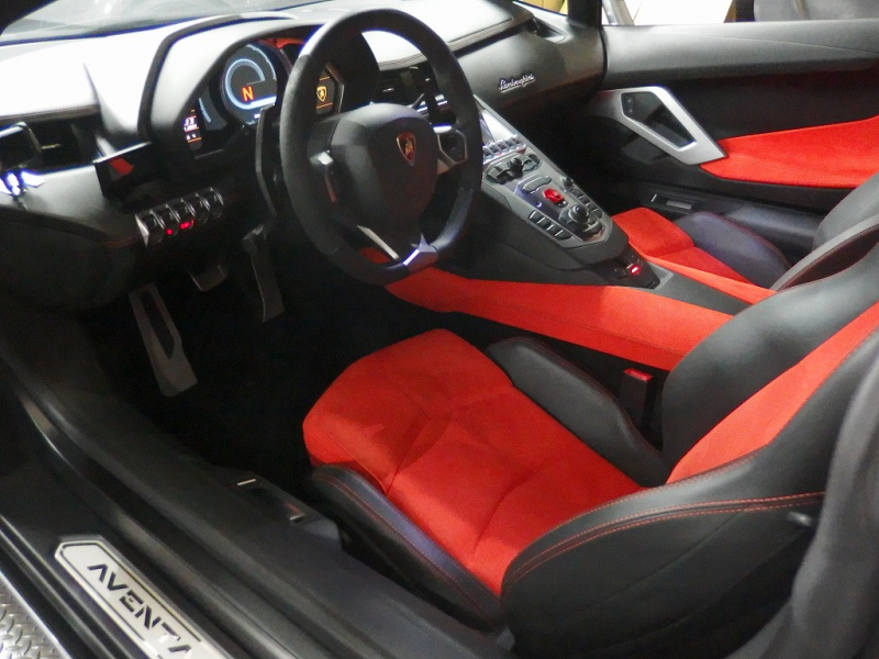 ランボルギーニ アヴェンタドール LP700-4 中古車