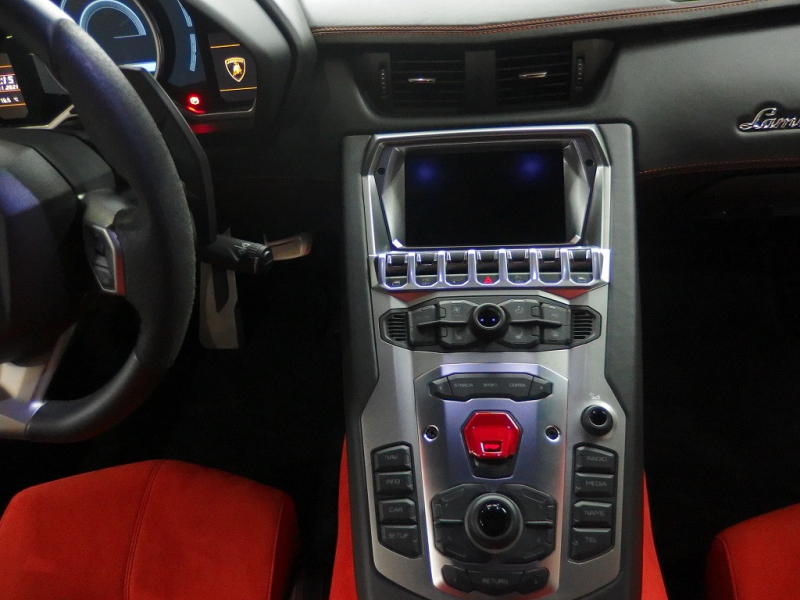 ランボルギーニ アヴェンタドール LP700-4 中古車