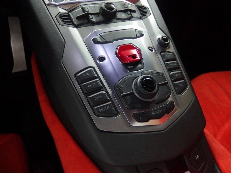 ランボルギーニ アヴェンタドール LP700-4 中古車