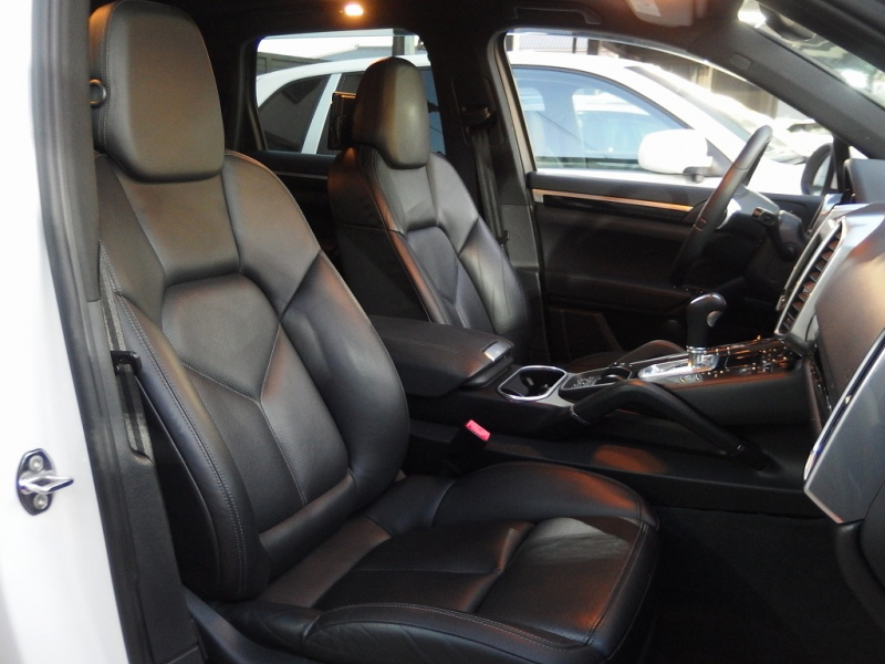 ポルシェ カイエン V6 3.6L 左H ESスポーツマフラー ESダウンサス 社外22inアルミ パノラミックルーフ パークトロニック シートヒーター 中古車