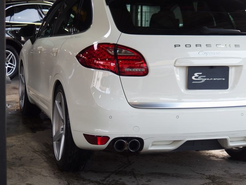 ポルシェ カイエン V6 3.6L 左H ESスポーツマフラー ESダウンサス 社外22inアルミ パノラミックルーフ パークトロニック シートヒーター 中古車