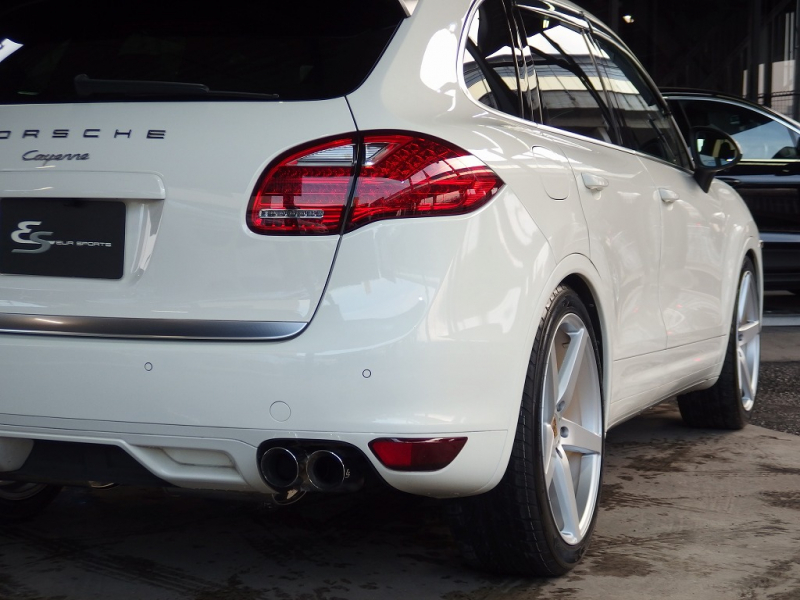 ポルシェ カイエン V6 3.6L 左H ESスポーツマフラー ESダウンサス 社外22inアルミ パノラミックルーフ パークトロニック シートヒーター 中古車