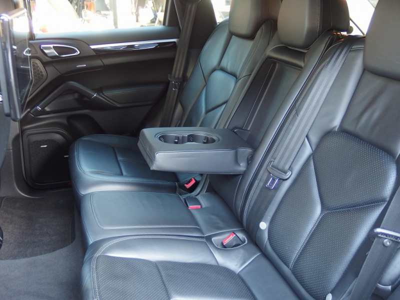 ポルシェ カイエン V6 3.6L 左H ESスポーツマフラー ESダウンサス 社外22inアルミ パノラミックルーフ パークトロニック シートヒーター 中古車