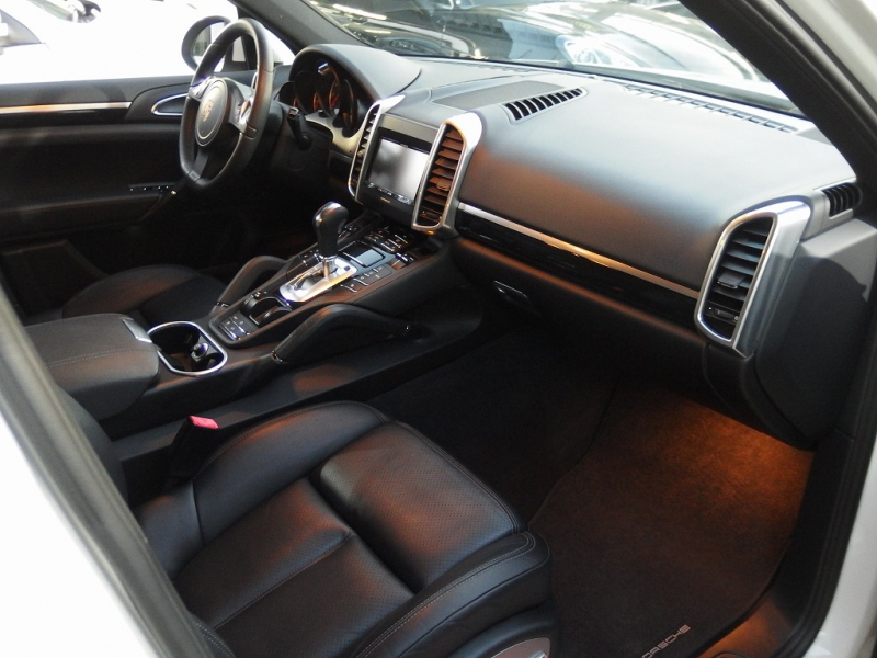 ポルシェ カイエン V6 3.6L 左H ESスポーツマフラー ESダウンサス 社外22inアルミ パノラミックルーフ パークトロニック シートヒーター 中古車