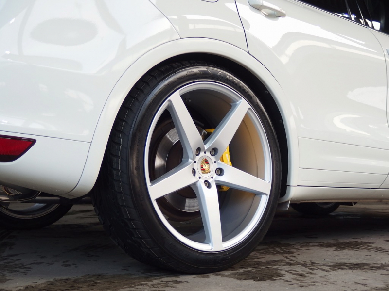 ポルシェ カイエン V6 3.6L 左H ESスポーツマフラー ESダウンサス 社外22inアルミ パノラミックルーフ パークトロニック シートヒーター 中古車