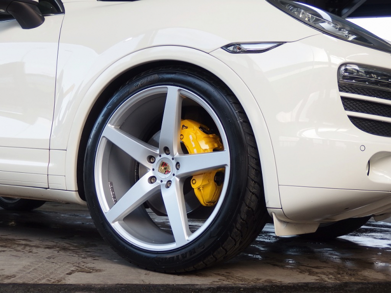 ポルシェ カイエン V6 3.6L 左H ESスポーツマフラー ESダウンサス 社外22inアルミ パノラミックルーフ パークトロニック シートヒーター 中古車