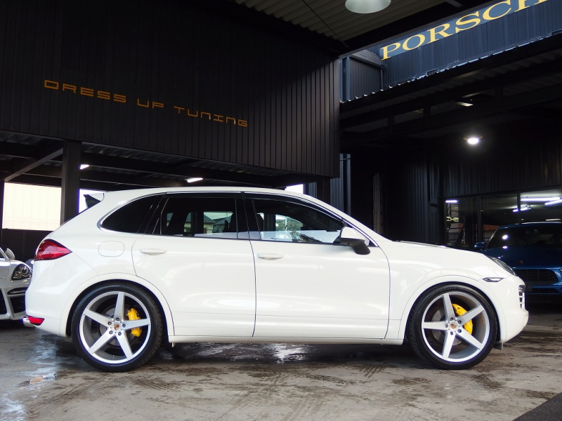 ポルシェ カイエン V6 3.6L 左H ESスポーツマフラー ESダウンサス 社外22inアルミ パノラミックルーフ パークトロニック シートヒーター 中古車