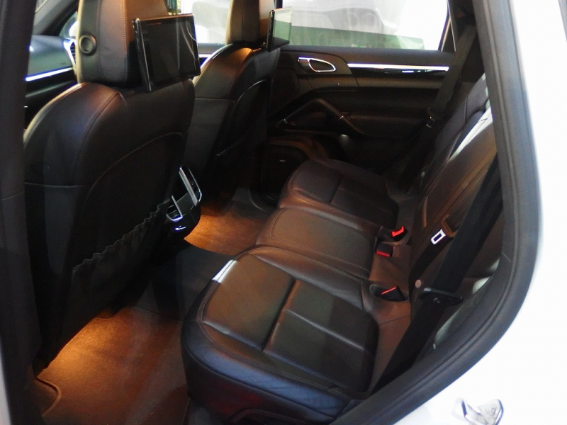 ポルシェ カイエン V6 3.6L 左H ESスポーツマフラー ESダウンサス 社外22inアルミ パノラミックルーフ パークトロニック シートヒーター 中古車