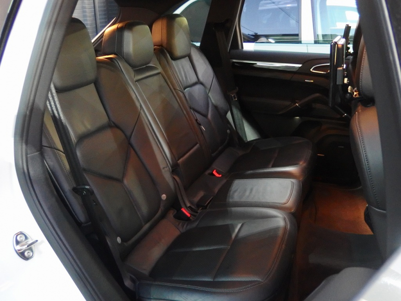 ポルシェ カイエン V6 3.6L 左H ESスポーツマフラー ESダウンサス 社外22inアルミ パノラミックルーフ パークトロニック シートヒーター 中古車