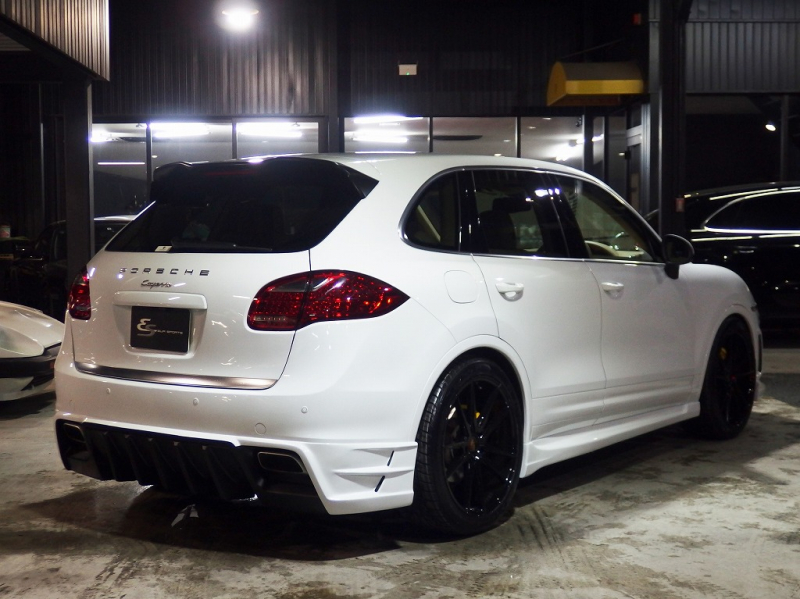 ポルシェ カイエン 正規ディーラー車 右ハンドル EUR-GTエアロ 22inアルミ クルーズコントロール シートヒーター 中古車