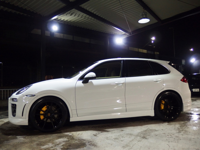 ポルシェ カイエン 正規ディーラー車 右ハンドル EUR-GTエアロ 22inアルミ クルーズコントロール シートヒーター 中古車