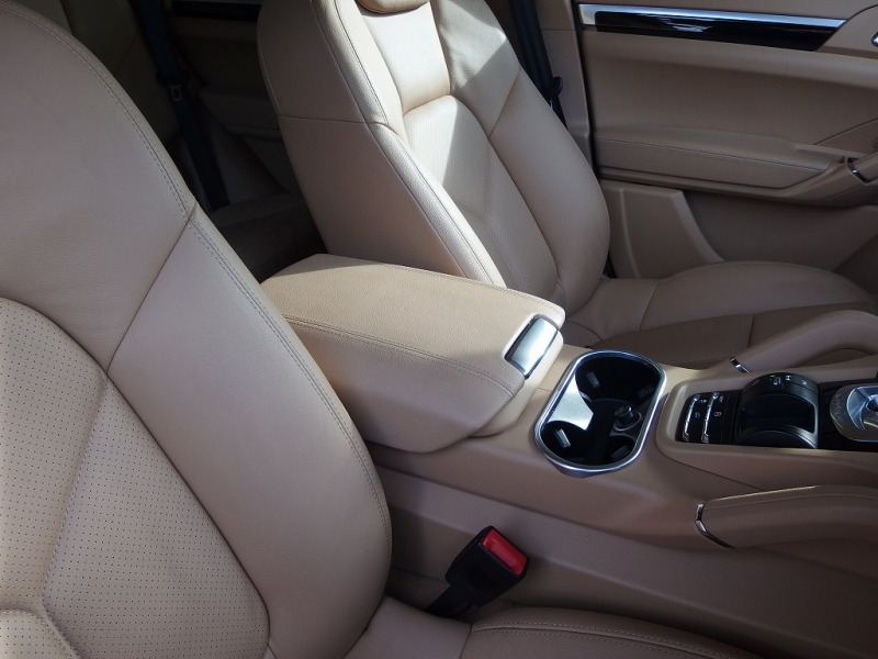 ポルシェ カイエン 正規ディーラー車 右ハンドル EUR-GTエアロ 22inアルミ クルーズコントロール シートヒーター 中古車