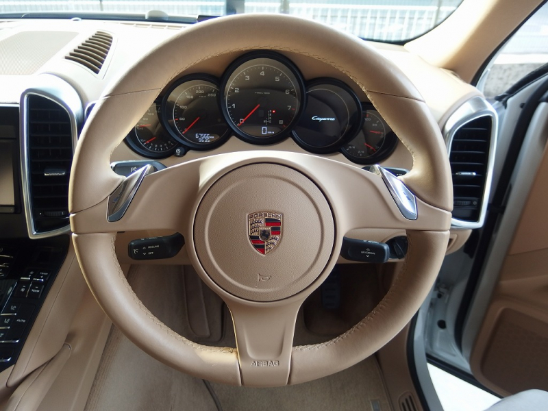 ポルシェ カイエン 正規ディーラー車 右ハンドル EUR-GTエアロ 22inアルミ クルーズコントロール シートヒーター 中古車