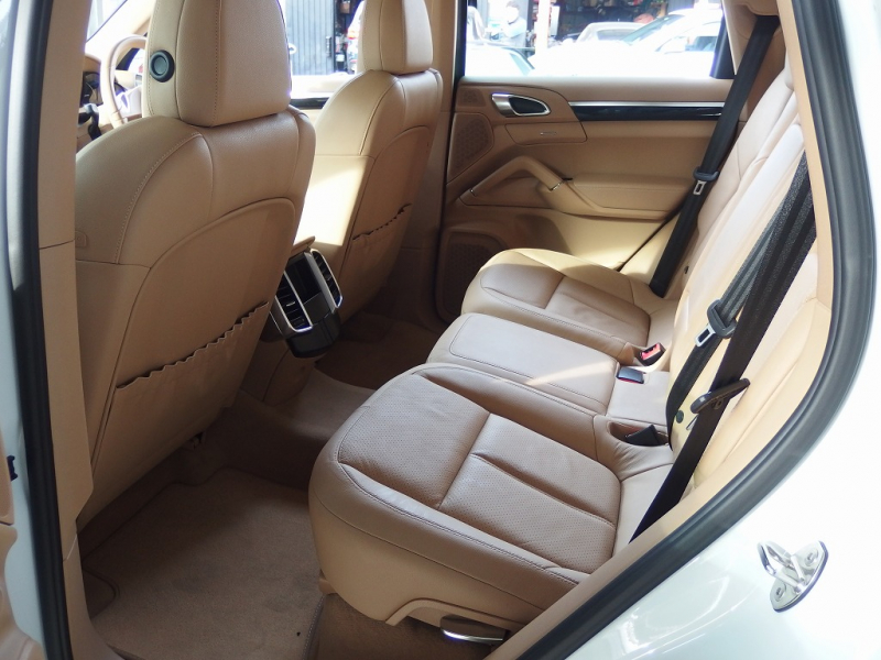 ポルシェ カイエン 正規ディーラー車 右ハンドル EUR-GTエアロ 22inアルミ クルーズコントロール シートヒーター 中古車