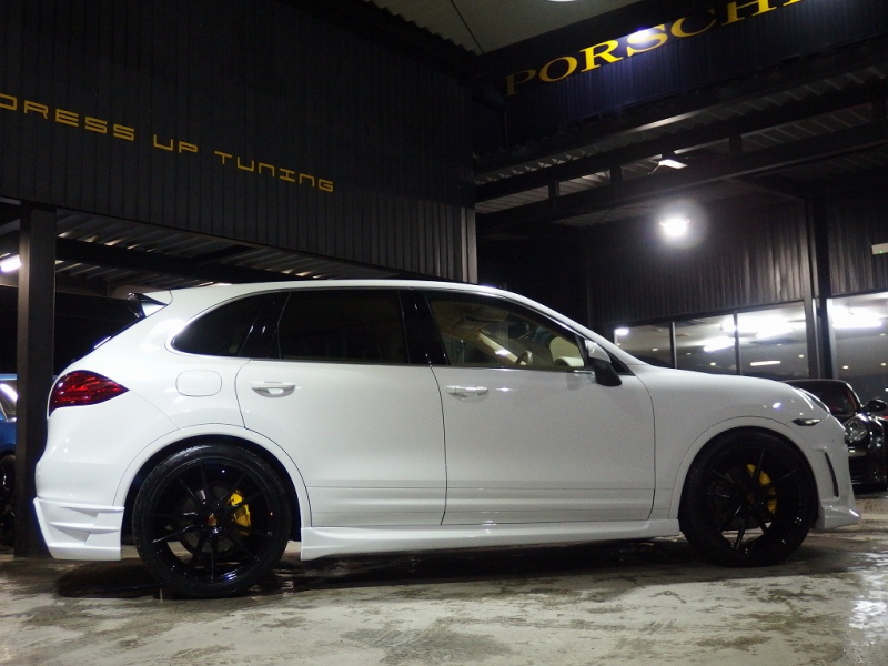 ポルシェ カイエン 正規ディーラー車 右ハンドル EUR-GTエアロ 22inアルミ クルーズコントロール シートヒーター 中古車