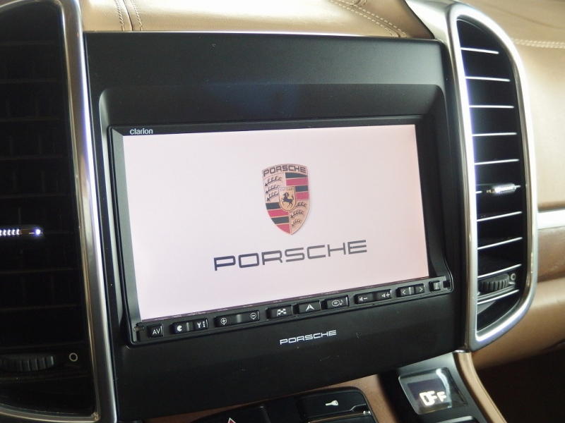 ポルシェ カイエン S　正規ディーラー車　左ハンドル　サンルーフ　社外22inアルミ　シートヒーター　純正HDDナビ 中古車