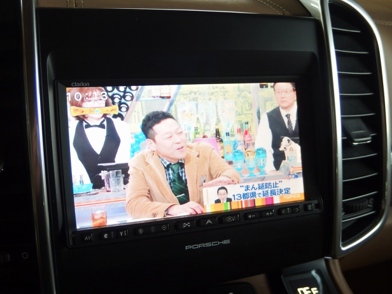 ポルシェ カイエン S　正規ディーラー車　左ハンドル　サンルーフ　社外22inアルミ　シートヒーター　純正HDDナビ 中古車