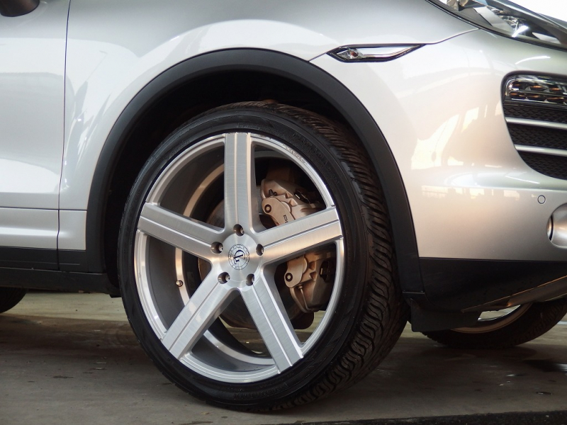 ポルシェ カイエン S　正規ディーラー車　左ハンドル　サンルーフ　社外22inアルミ　シートヒーター　純正HDDナビ 中古車