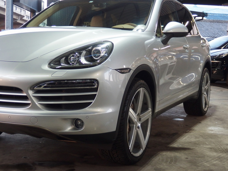 ポルシェ カイエン S　正規ディーラー車　左ハンドル　サンルーフ　社外22inアルミ　シートヒーター　純正HDDナビ 中古車