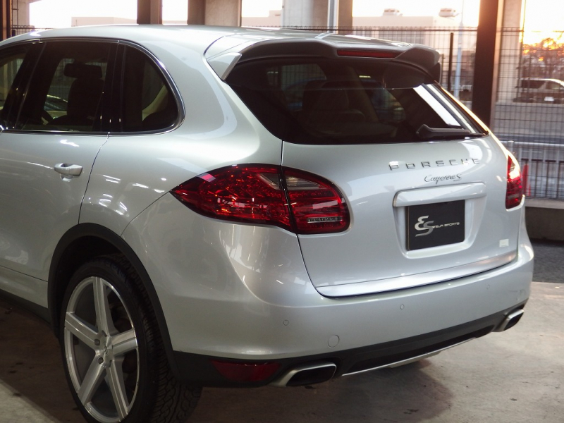 ポルシェ カイエン S　正規ディーラー車　左ハンドル　サンルーフ　社外22inアルミ　シートヒーター　純正HDDナビ 中古車