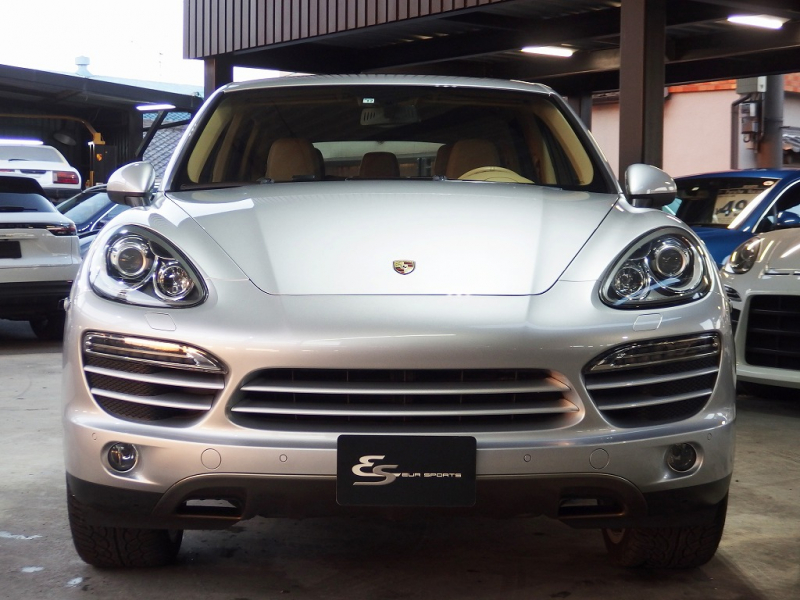 ポルシェ カイエン S　正規ディーラー車　左ハンドル　サンルーフ　社外22inアルミ　シートヒーター　純正HDDナビ 中古車