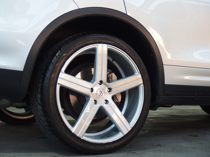 ポルシェ カイエン S　正規ディーラー車　左ハンドル　サンルーフ　社外22inアルミ　シートヒーター　純正HDDナビ 中古車