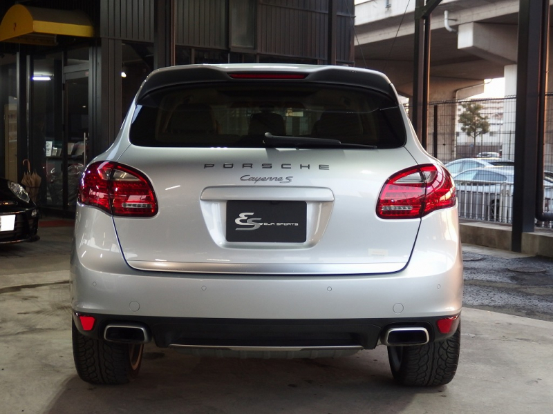 ポルシェ カイエン S　正規ディーラー車　左ハンドル　サンルーフ　社外22inアルミ　シートヒーター　純正HDDナビ 中古車