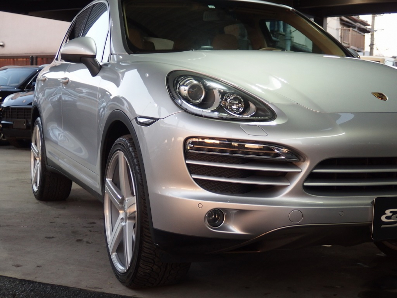 ポルシェ カイエン S　正規ディーラー車　左ハンドル　サンルーフ　社外22inアルミ　シートヒーター　純正HDDナビ 中古車