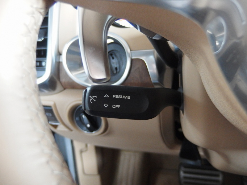 ポルシェ カイエン S　正規ディーラー車　左ハンドル　サンルーフ　社外22inアルミ　シートヒーター　純正HDDナビ 中古車