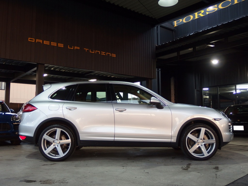 ポルシェ カイエン S　正規ディーラー車　左ハンドル　サンルーフ　社外22inアルミ　シートヒーター　純正HDDナビ 中古車