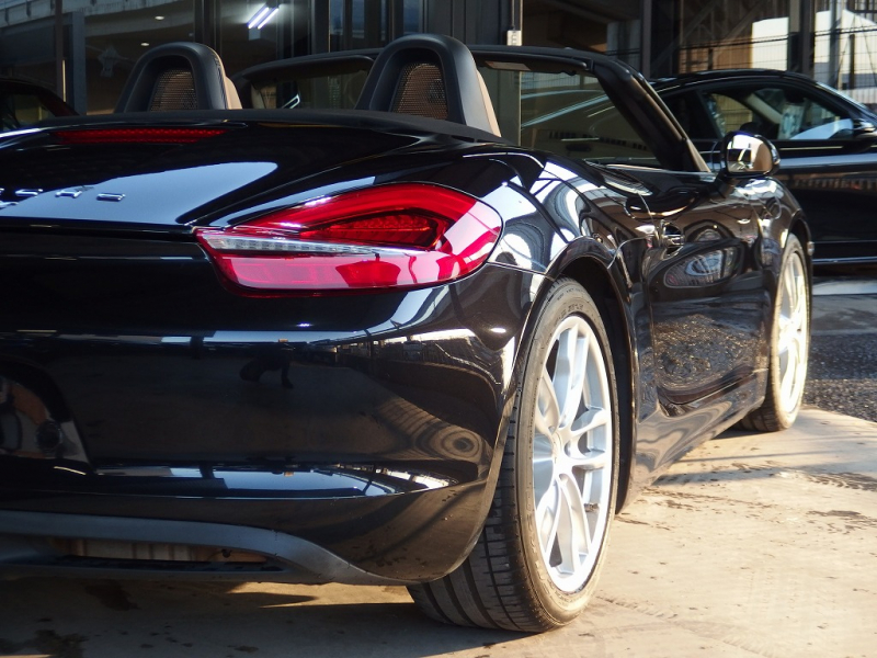 ポルシェ ボクスター 正規ディーラー車　左ハンドル　PDK　ボクスターS用19inアルミ　スポーツエグゾースト　シートヒーター　純正メモリーナビ 中古車