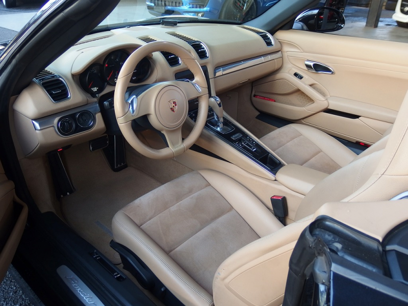 ポルシェ ボクスター 正規ディーラー車　左ハンドル　PDK　ボクスターS用19inアルミ　スポーツエグゾースト　シートヒーター　純正メモリーナビ 中古車