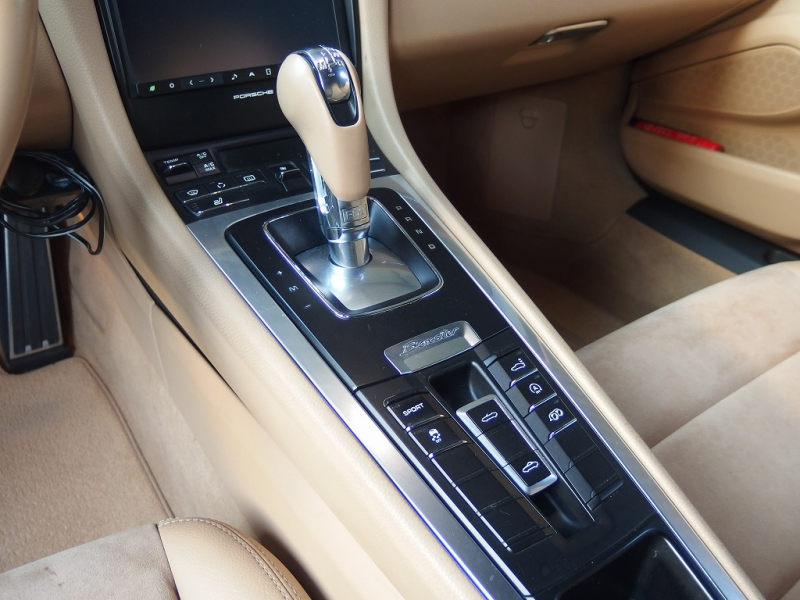 ポルシェ ボクスター 正規ディーラー車　左ハンドル　PDK　ボクスターS用19inアルミ　スポーツエグゾースト　シートヒーター　純正メモリーナビ 中古車