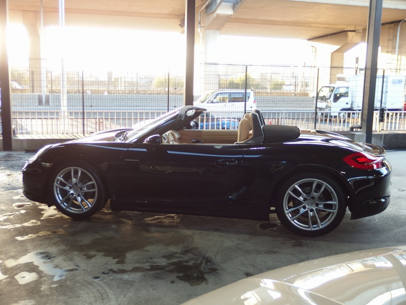 ポルシェ ボクスター 正規ディーラー車　左ハンドル　PDK　ボクスターS用19inアルミ　スポーツエグゾースト　シートヒーター　純正メモリーナビ 中古車